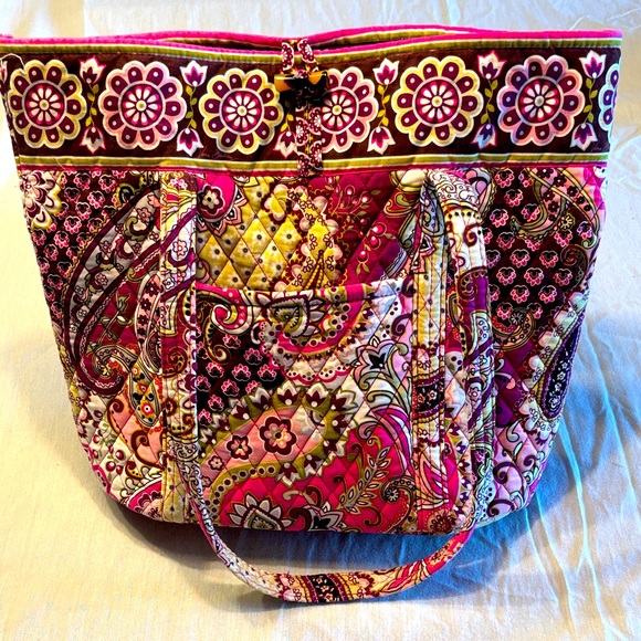 Vera Bradley Paisley Very Berry Pattern ( Retired Design ) Shoulder Tote , $37 - Picture 1 of 11
